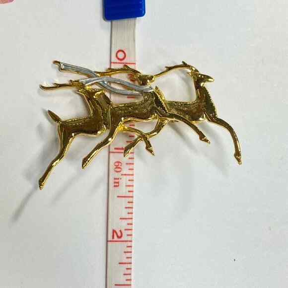 Flying Reindeer Brooch Two Tone Christmas Pin - Picture 4 of 4